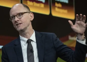 Apollo’s chief economist says he sees ‘zero evidence’ of AI-related job losses, even as CEOs cite the tech in layoffs