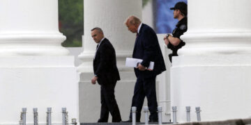 Trump to hold Cabinet meeting amid declining approval on Iran, economy