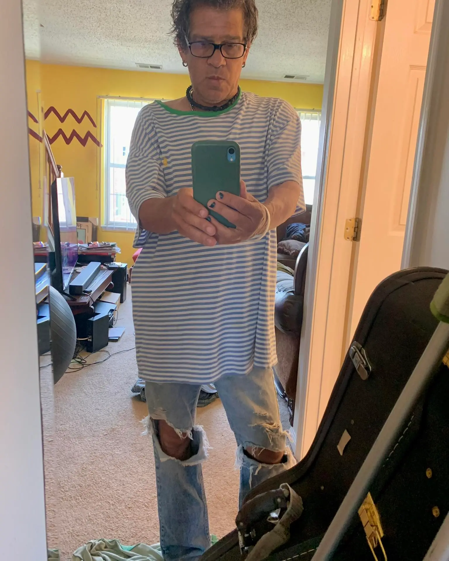 Jonathan Tiersten taking a mirror selfie.