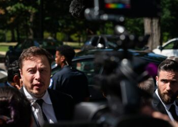 Elon Musk will pay $1.5 million to settle with SEC over late paperwork