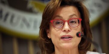 FCC Commissioner Demands Close Scrutiny of 49.5% Foreign Investment in Paramount’s Proposed Merger With Warner Bros.