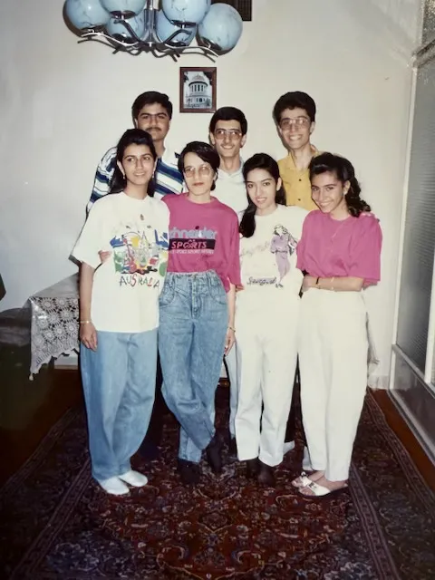 Baháʼí youth group posing for a picture.