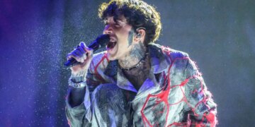 Bring Me the Horizon Frontman Left With Concussion After Latest Incident of Fans Throwing Things at Artists