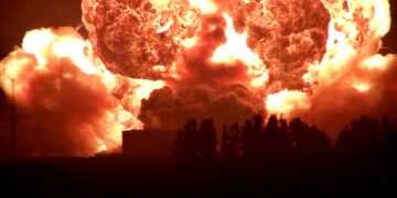 Massive Blue Origin rocket explosion gives edge to Elon Musk in space race