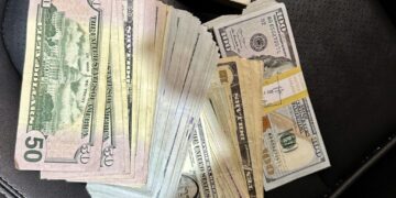 Man returns $30,000 in cash he found in Wawa bathroom in Florida