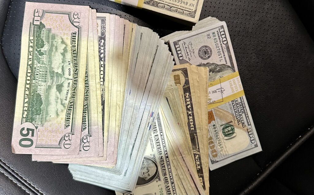 Man returns $30,000 in cash he found in Wawa bathroom in Florida