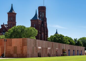 With Smithsonian under scrutiny, its leader curates a complex history show