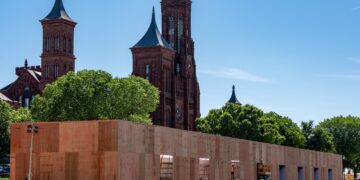 With Smithsonian under scrutiny, its leader curates a complex history show