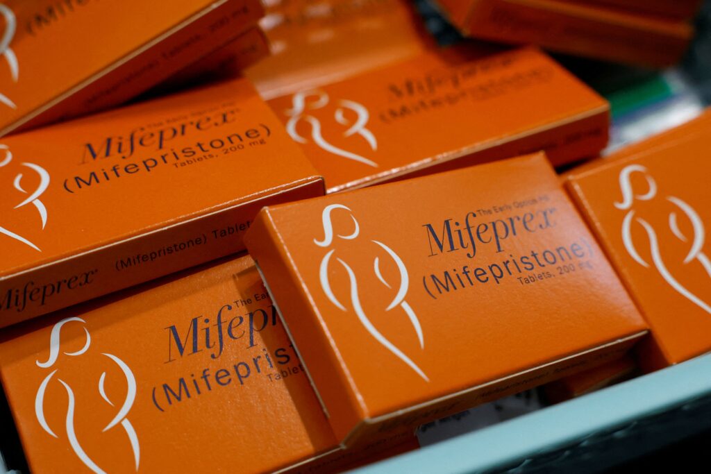Alito extends temporary order allowing mail distribution of abortion pill