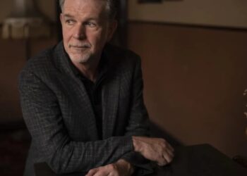 Tim Cook and Reed Hastings just showed every CEO how to leave gracefully