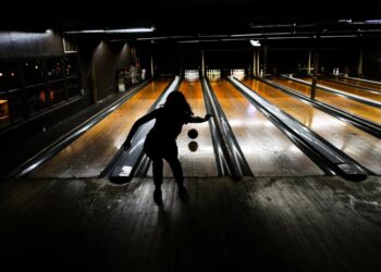 If You’re a Serious Bowler, You Need to Know About Bowling Lane Oil
