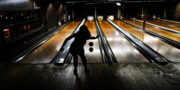 If You’re a Serious Bowler, You Need to Know About Bowling Lane Oil
