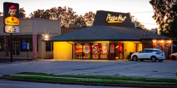 5 Songs That Instantly Transport Me Back to Pizza Hut in the 90s