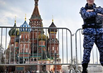 Russia’s economy is much worse than it seems, and ‘elites are increasingly alarmed’ as alternate GDP gauge shows huge contraction