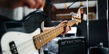 4 of Kristen Pfaff’s Best Bass Lines From Before She Joined Hole