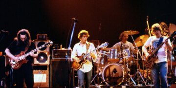 That Time a Legendary Rock Band’s Concert Ended With Dozens of Fans Being Treated for Hallucinations After Drinking Spiked Cider
