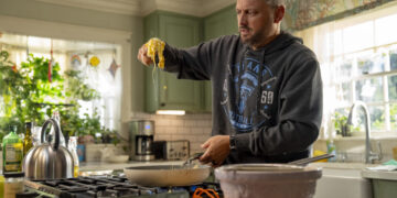 Nate Bargatze is trying to revive the all-ages comedy. Will it work?