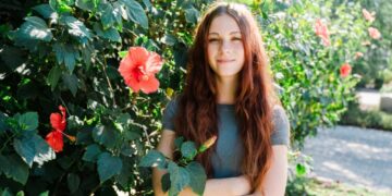 Teen leads charge to block ICE detention centers from opening near schools