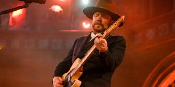 Kiefer Sutherland Cancels US Music Tour After ‘Very Low Ticket Sales’