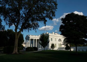 Gunfire between Secret Service and armed person briefly locks down White House