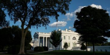 Gunfire between Secret Service and armed person briefly locks down White House