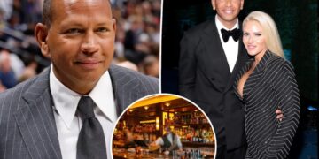 Newly single Alex Rodriguez chats up three women at once at celeb-packed hot spot