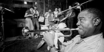 Jazz and Classical Music Structures Now Resemble Simpler Genres; Does This Imply a ‘Cultural Gray-Out’?