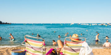 6 rashes and infections you can get from the beach