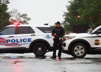 Shooter near the White House shooter was previously arrested for trespassing