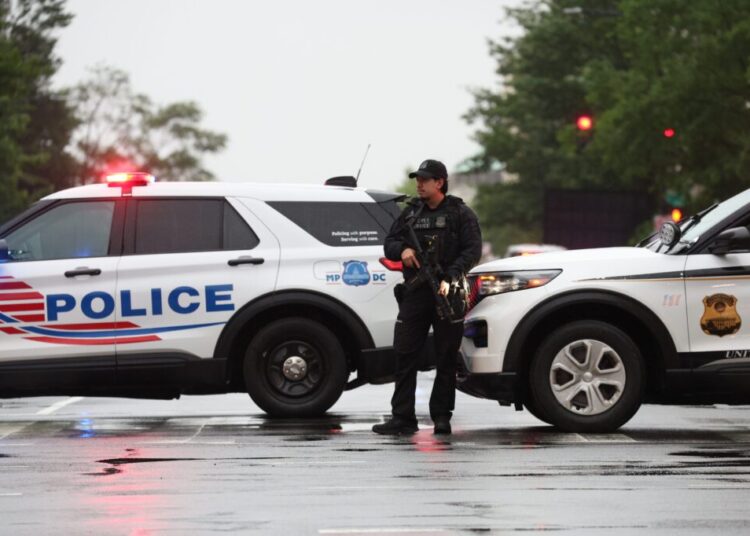 Shooter near the White House shooter was previously arrested for trespassing