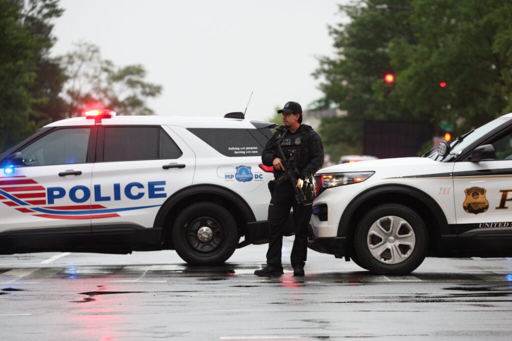Shooter near the White House shooter was previously arrested for trespassing