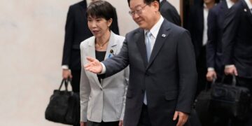 Fearing China and an erratic U.S., Japan draws nearer to South Korea