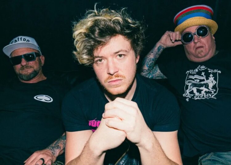 Watch Sublime Perform Their New Single in a Taco Bell Parking Lot