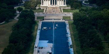 Did Trump pick the right blue for the Reflecting Pool? We asked a pool guy.