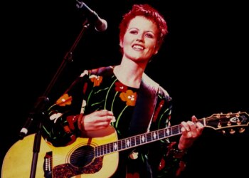 This 90s Rock Singer Once Forced a Newspaper To Donate to Charity as Apology for Scandalous Headline About Her