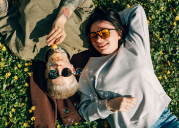 The ‘Luddite Boyfriend’ Is Being Called the New Dating Green Flag. But Should It Be?