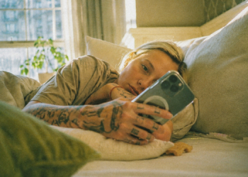 This Tiny Morning Habit Could Be Making Your Whole Workday Feel Worse, According to Experts