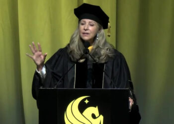 Graduates Boo Commencement Speech About A.I.