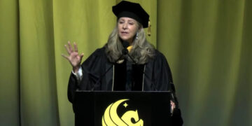 Graduates Boo Commencement Speech About A.I.