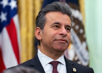 White House prepares to replace FDA leader Marty Makary amid agency turmoil