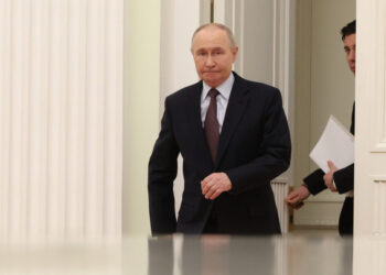 Pro-Kremlin lawyer’s turn against Putin reveals rift in Russian power circles