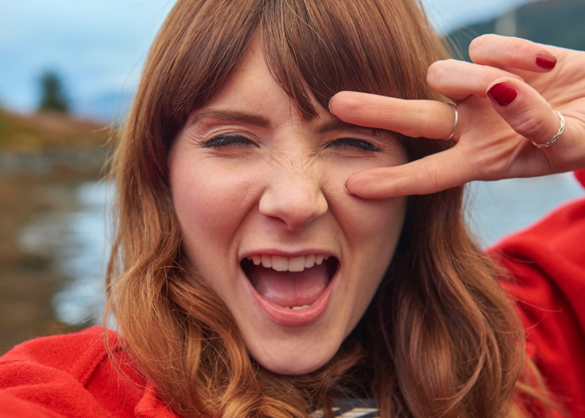 Your Peace Sign Selfie Might Be Giving Scammers Your Fingerprints