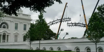 Trump’s ‘tacky’ White House makeover reaches new heights amid ‘bug infestation’: report