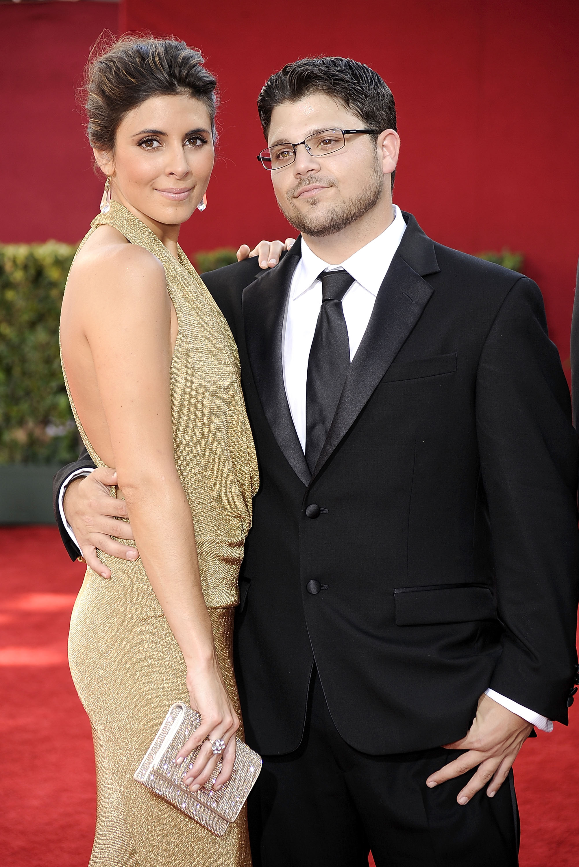 Jamie-Lynn Sigler and Jerry Ferrara on the red carpet at the 61st Primetime Emmy Awards.