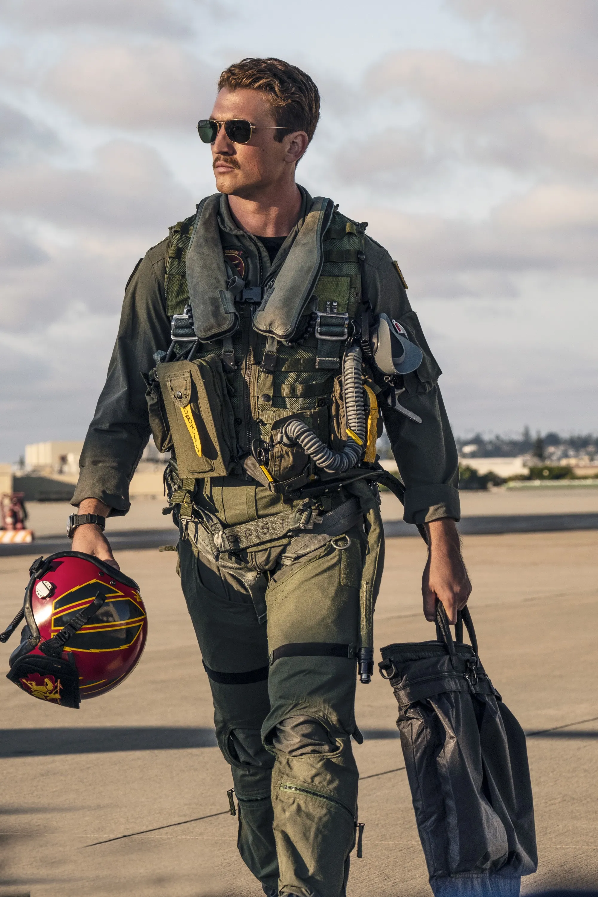 Miles Teller in the 2022 movie 