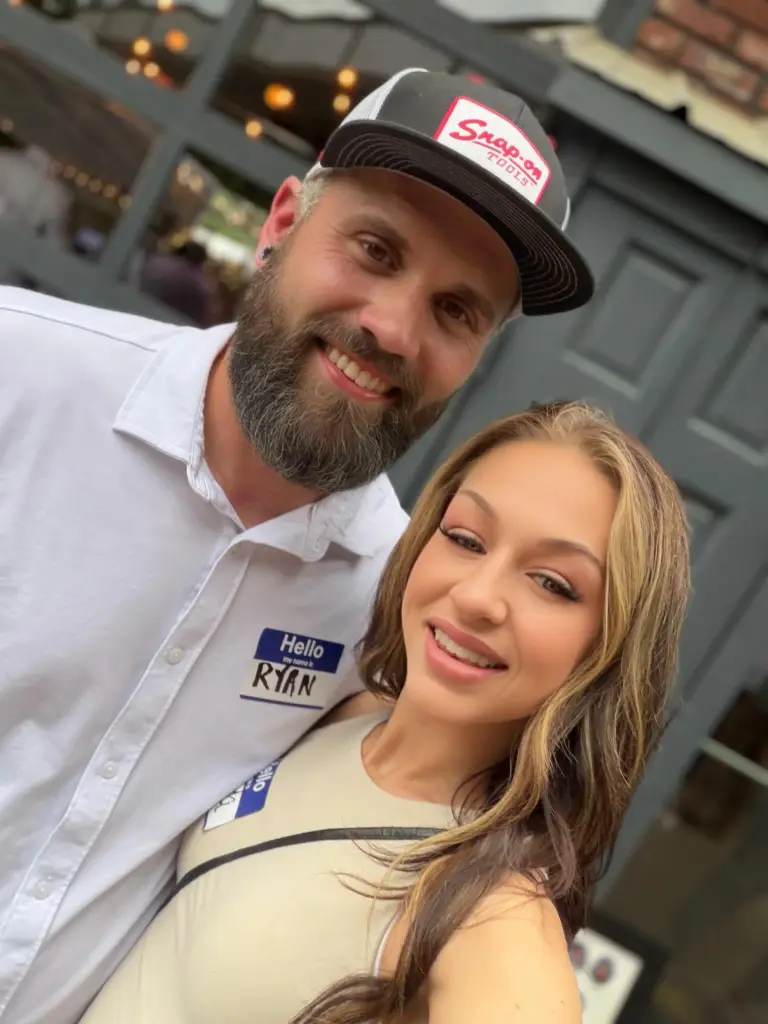 Amanda Conner and Ryan Edwards smiling for a selfie.