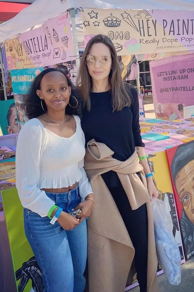 Angelina Jolie with her daughter Zahara at Spelman College.