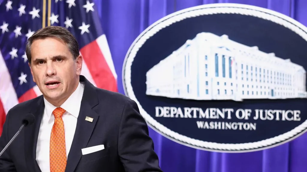 ‘Offering Trump a bribe’: Outrage as DOJ drops charges after billionaire’s cash promise
