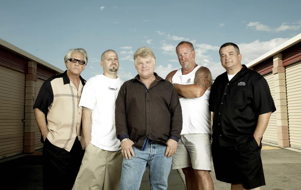 Cast members of Storage Wars posed together.