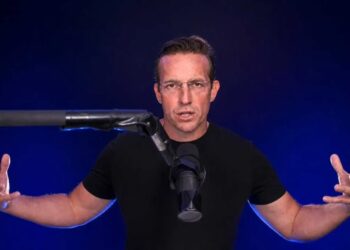 ‘Violation’: Russian-paid MAGA host melts down — over influencers getting foreign cash
